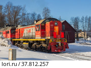 Red shunting locomotive (2021 год). Редакционное фото, фотограф Юлия Бабкина / Фотобанк Лори