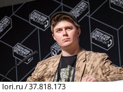 Modern artist during innovation conference (2021 год). Редакционное фото, фотограф Антон Гвоздиков / Фотобанк Лори