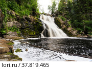Yukankoski waterfall (also known as White bridges) on the river Kulismayoki. Стоковое фото, фотограф Юлия Белоусова / Фотобанк Лори