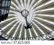 Berlin, Tiergarten district, Potsdamer Platz. Sony Center, glass roof-tent. Редакционное фото, фотограф Ludmila Zyubina / Фотобанк Лори
