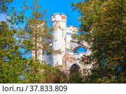 Ancient castle in Mon Repos park (2021 год). Редакционное фото, фотограф Поликарпов Владимир Владимирович / Фотобанк Лори
