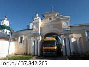 Полотняный Завод имение Гончаровых въездные ворота (2022 год). Редакционное фото, фотограф Дмитрий Неумоин / Фотобанк Лори