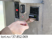 Bill acceptor for Russian rubles at a self-service car wash. Стоковое фото, фотограф Кристина Сорокина / Фотобанк Лори