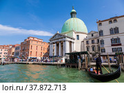 Church of the 18th century San Simeone Piccolo on the embankment of the Grand Canal in Venice. Italy (2017 год). Редакционное фото, фотограф Наталья Волкова / Фотобанк Лори