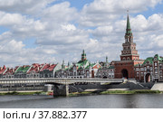 Театральный мост на набережной Брюгге в Йошкар-ОЛе (2021 год). Редакционное фото, фотограф Наталья Владимировна Сергеева / Фотобанк Лори