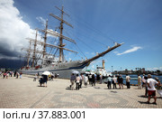 Парусная лодка Nippon Maru в порту города Кагосима (Япония) (2010 год). Редакционное фото, фотограф Александр Гаценко / Фотобанк Лори