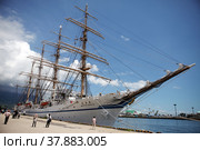 Парусник Nippon Maru в порту города Кагосима (Япония) (2010 год). Редакционное фото, фотограф Александр Гаценко / Фотобанк Лори