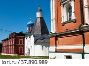 Церковь Успения Пресвятой Богородицы. Успенский Брусенский женский монастырь. Коломенский кремль. Коломна. Московская область. Россия (2022 год). Редакционное фото, фотограф E. O. / Фотобанк Лори