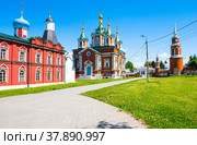 Успенский Брусенский женский монастырь в солнечный летний день. Коломенский кремль. Коломна. Московская область. Россия (2022 год). Редакционное фото, фотограф E. O. / Фотобанк Лори
