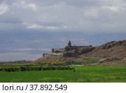 Монастырь Хор Вирап перед горой Арарат, Армения (2013 год). Стоковое фото, фотограф Дымов Игорь / Фотобанк Лори