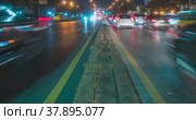 Hyperlapse of night city traffic on street intersection. Timelapse of cars and motorbikes movement. (2018 год). Редакционное видео, видеограф Александр Маркин / Фотобанк Лори