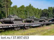SERTOLOVO, RUSSIA - JULY 02, 2022: Train with Russian T-72B3M tanks of T-72B3M on the railway tracks of a military unit on a sunny July day. Редакционное фото, фотограф Виктор Карасев / Фотобанк Лори