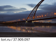 Bugrinskij bridge across the Ob river in the night. Редакционное фото, фотограф ArhSib / Фотобанк Лори