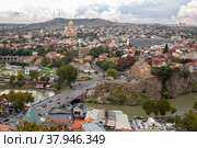 Aerial view of the old city of Tbilisi (2018 год). Редакционное фото, фотограф Юлия Бабкина / Фотобанк Лори
