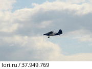 Легкий многоцелевой самолёт ТВС-2МС «Партизан» в небе на Международном авиационно-космическом салоне МАКС-2021. Редакционное фото, фотограф Free Wind / Фотобанк Лори