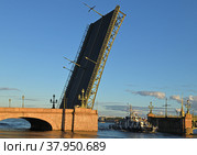 Trinity (Troitsky) Drawbridge lets through Newest antidiversionary boat Nosov Vladimir going along Neva River in early morning at dawn. St. Petersburg (2022 год). Редакционное фото, фотограф Валерия Попова / Фотобанк Лори