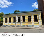 Москва, Голиковский переулок, дом 11. Бывшая усадьба Андреевых летом (2022 год). Стоковое фото, фотограф Овчинникова Ирина / Фотобанк Лори
