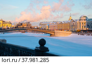 Winter view of Kadashevskaya Embankment along Vodootvodny Canal in Moscow. Стоковое фото, фотограф Яков Филимонов / Фотобанк Лори