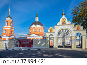 Ворота в Каширский Никитский женский монастырь, Московская область, Россия (2021 год). Редакционное фото, фотограф Анна Карасева / Фотобанк Лори