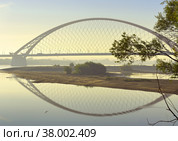 Arch Bugrinskij bridge in the morning mist. Стоковое фото, фотограф ArhSib / Фотобанк Лори