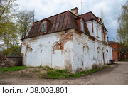 Старая контора конезавода усадьбы графа С.А. Строганова. Псковская область, Порховский район, Волышово (2022 год). Стоковое фото, фотограф Анна Карасева / Фотобанк Лори