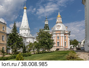 Свято-Троицкая Сергиева лавра. Церковь Смоленской иконы Божией Матери, храм в честь преподобных Зосимы и Савватия Соловецких и Каличья башня (2022 год). Стоковое фото, фотограф Юрий Кирсанов / Фотобанк Лори