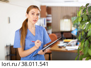 Nurse standing in hall with clipboard in hands. Стоковое фото, фотограф Яков Филимонов / Фотобанк Лори