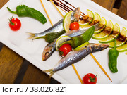 Roasted pilchards with vegetables. Стоковое фото, фотограф Яков Филимонов / Фотобанк Лори