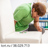 The office prank with sharp thumbtacks on chair. Стоковое фото, фотограф Elnur / Фотобанк Лори