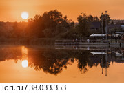 Яркое окончание летнего дня в парке Пыхтино (2022 год). Редакционное фото, фотограф Юрий Шурчков / Фотобанк Лори