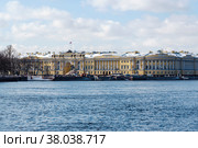 Река Нева. Сенатская площадь. Сенат. Синод. Санкт-Петербург (2017 год). Редакционное фото, фотограф Александр Щепин / Фотобанк Лори