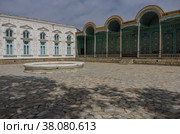 Двор дворца Ситораи Мохи-Хоса с фонтаном, Бухара, Узбекистан (2015 год). Стоковое фото, фотограф Дымов Игорь / Фотобанк Лори