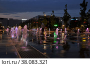 Moscow, Russia, August 28, 2021: Fountain cascade with evening illumination in Khodynskoye field - Moscow park in southern part of historic area of same name. Стоковое фото, фотограф Алексей Антипов / Фотобанк Лори