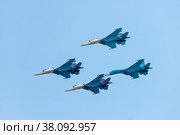 Group flight of russian pilotage team on SU-27 (2008 год). Редакционное фото, фотограф Сергей Буторин / Фотобанк Лори