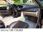 Mercedes car interior CLS Coupe (2022 год). Редакционное фото, фотограф Евгений Ткачёв / Фотобанк Лори
