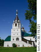 The bell tower of the Intercession Church of the 16th century in Alexandrovskaya Sloboda in Alexandrov, Russia (2022 год). Стоковое фото, фотограф Сергей Фролов / Фотобанк Лори