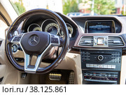Mercedes car interior CLS Coupe (2022 год). Редакционное фото, фотограф Евгений Ткачёв / Фотобанк Лори