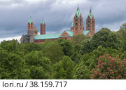 Шпайер, Германия. Шпайерский собор, самая крупная по размерам сохранившаяся церковь в романском стиле (2013 год). Стоковое фото, фотограф Михаил Марковский / Фотобанк Лори