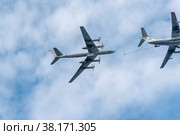 Ту-142 (по кодификации НАТО: Bear-F) — советский и российский дальний противолодочный самолёт (ДПЛС) на дозаправке в воздухе. Стоковое фото, фотограф Александр Щепин / Фотобанк Лори