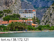 View of the embankment of the Cetina River and the mountains in the town of Omis (2015 год). Стоковое фото, фотограф Михаил Аккуратoв / Фотобанк Лори