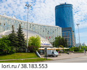 Пивоварня Paulaner Brauhaus, AZIMUT Сити Отель Олимпик Москва и Radisson Blu Olympiyskiy Hotel, Moscow (2022 год). Редакционное фото, фотограф E. O. / Фотобанк Лори