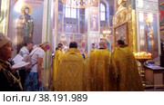 Divine worship inside the Assumption Cathedral of the Valdai Iversky Monastery (2022 год). Редакционное видео, видеограф FotograFF / Фотобанк Лори