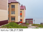 Cityscape of the village of Yuzhno-Kurilsk on the island of Kunashir (2022 год). Стоковое фото, фотограф Евгений Харитонов / Фотобанк Лори