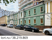 Malaya Polyanka Street, a view of the reconstructed 19th-century urban estates that are now part of the Onegin residential complex: Moscow, Russia - August 19, 2022. Редакционное фото, фотограф Алексей Голованов / Фотобанк Лори