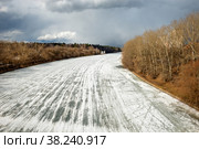 Вид на Хорошевское спрямление судоходного канала в Москве в весенний день. Это «естественное продолжение» канала им. Москвы. Был построен в 1937 году (2021 год). Стоковое фото, фотограф Pukhov K / Фотобанк Лори