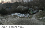 Панорама разрушенного дома после удара (2022 год). Стоковое видео, видеограф Ирина Удачливая / Фотобанк Лори
