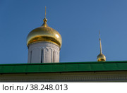 Fortress wall and domes of 12th century Borisoglebsk monastery, Dmitrov, Moscow region, Russia (2018 год). Стоковое фото, фотограф Алексей Антипов / Фотобанк Лори