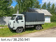 Бортовой автомобиль УАЗ-3303 (2022 год). Редакционное фото, фотограф Мария Кылосова / Фотобанк Лори