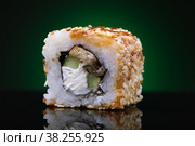 Роллы Унаги Маки с огурцом, угрем, кунжутом и красной рыбой на темном фоне. Стоковое фото, фотограф Сергей Чайко / Фотобанк Лори