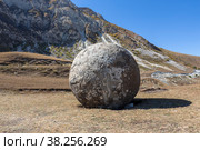 Каменный шар конкреция. Дагестан. Стоковое фото, фотограф Ирина Яровая / Фотобанк Лори